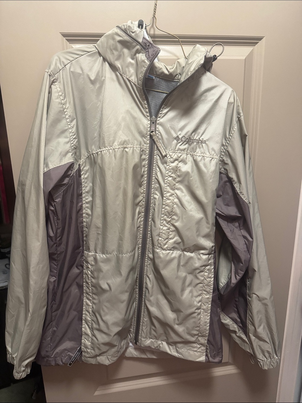 Columbia gray green lightweight packable Rain Jacket
